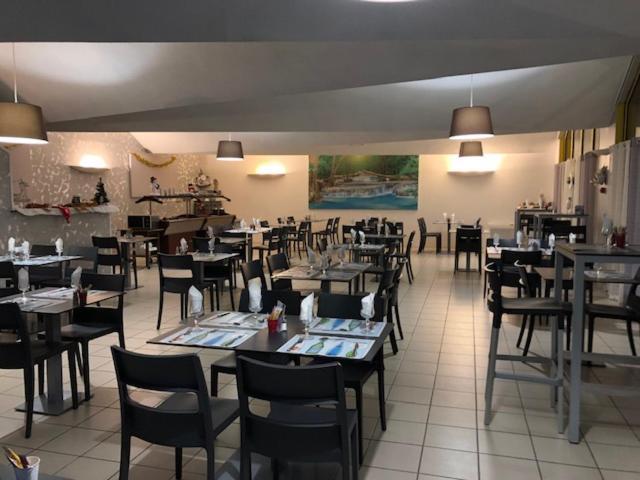 Logis Hotel Le Clos Saint Loup Bram エクステリア 写真