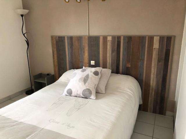 Logis Hotel Le Clos Saint Loup Bram エクステリア 写真